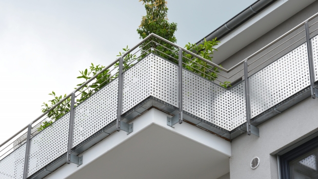 Balkonverkleidung aus Lochblech – zeitloser Sichtschutz mit dem gewissen Etwas