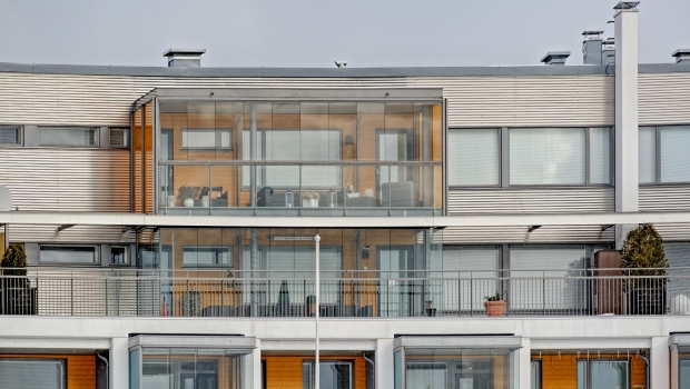 Balkonverglasung schafft zusätzlichen Wohnraum